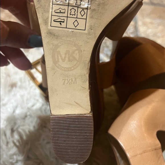 MICHAEL Michael Kors Tan Wooden Platform Wedge Gold Buckle 7.5 - Picture 4 of 11
